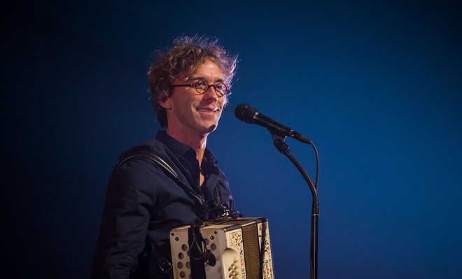 Fred Pellerin dans son nouveau spectacle, La descente aux affaires