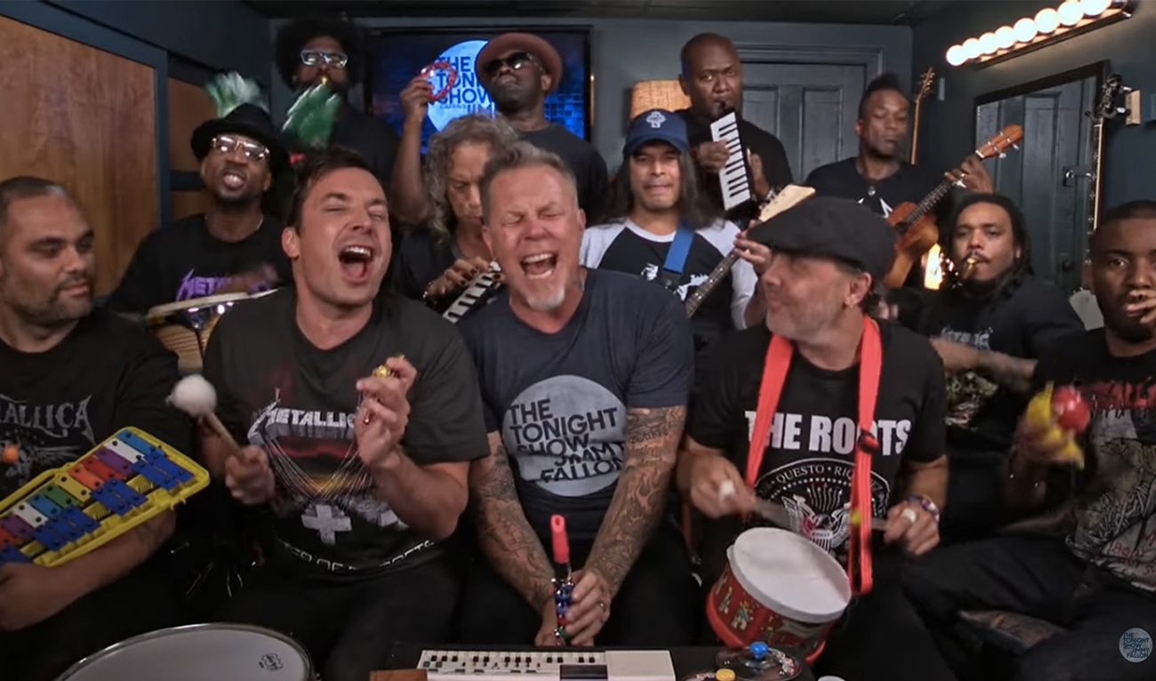 Metallica interprète Enter Sandman avec des instruments scolaires