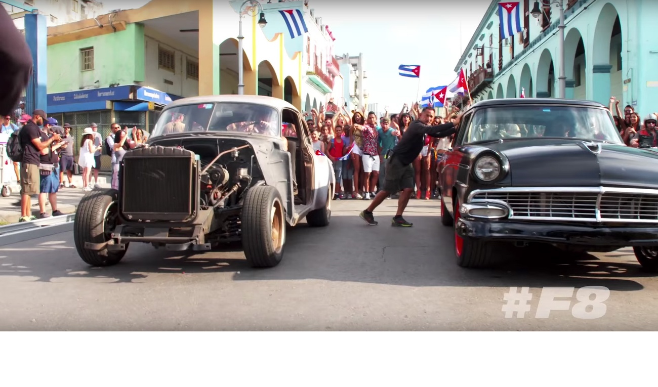 De vieilles voitures américaines classiques dans Fast 8, tourné à Cuba